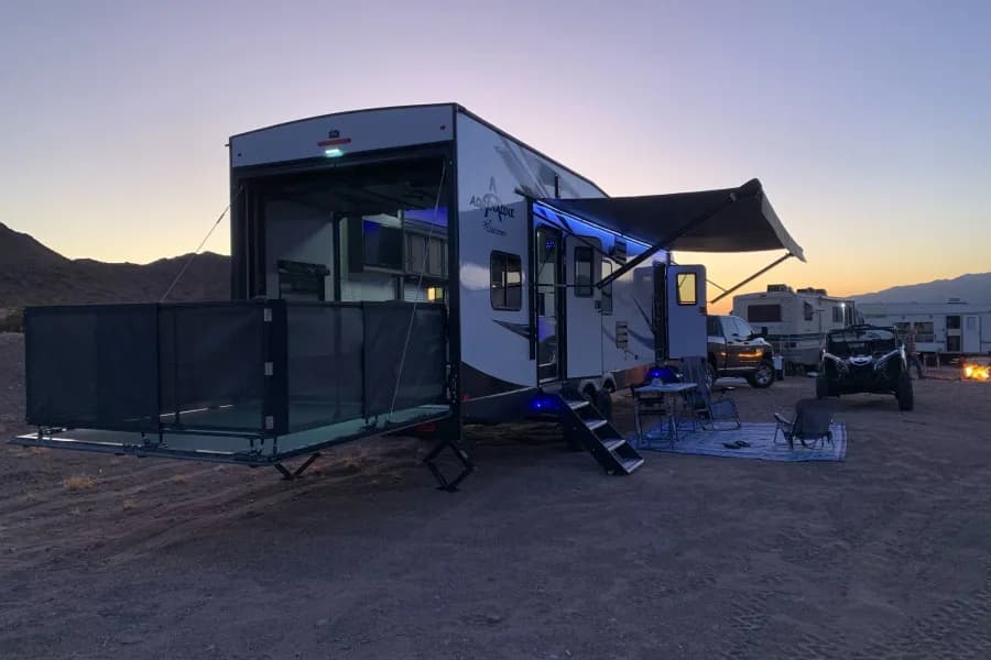 2020 Coachmen Adrenaline 29KS Fifth-Wheel RV rental in Palm Springs California — exterior