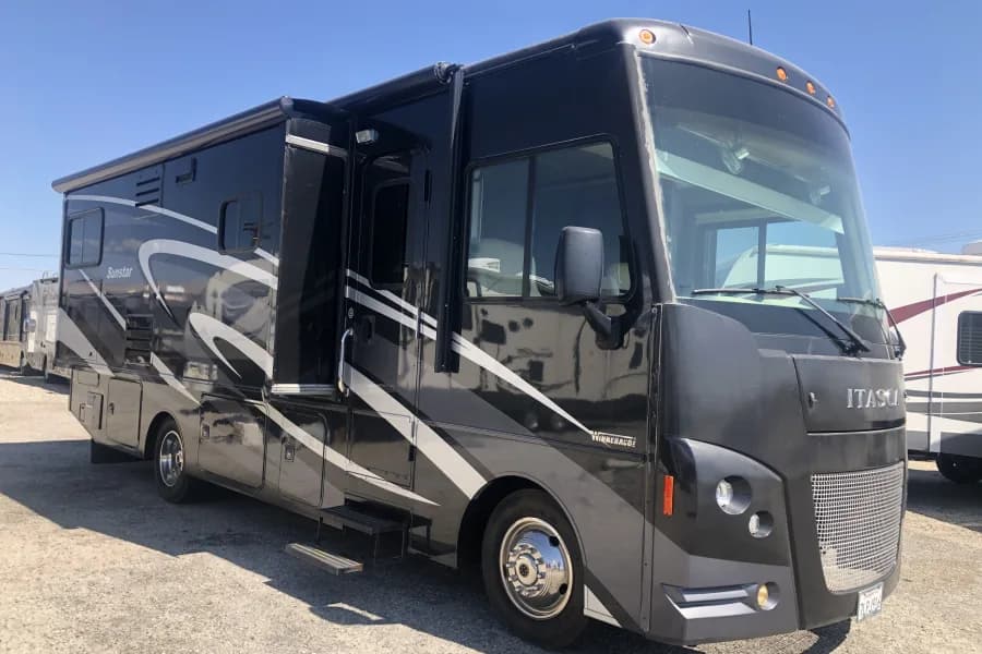 2015 ITASCA SUNSTAR - Deluxe - FULLY STOCKED Class A RV rental in Palm Springs California — exterior