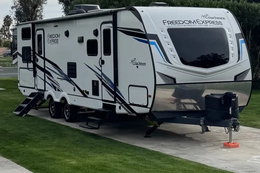 2022 Coachmen freedom express 287bhds Travel Trailer RV rental in Palm Springs California — exterior