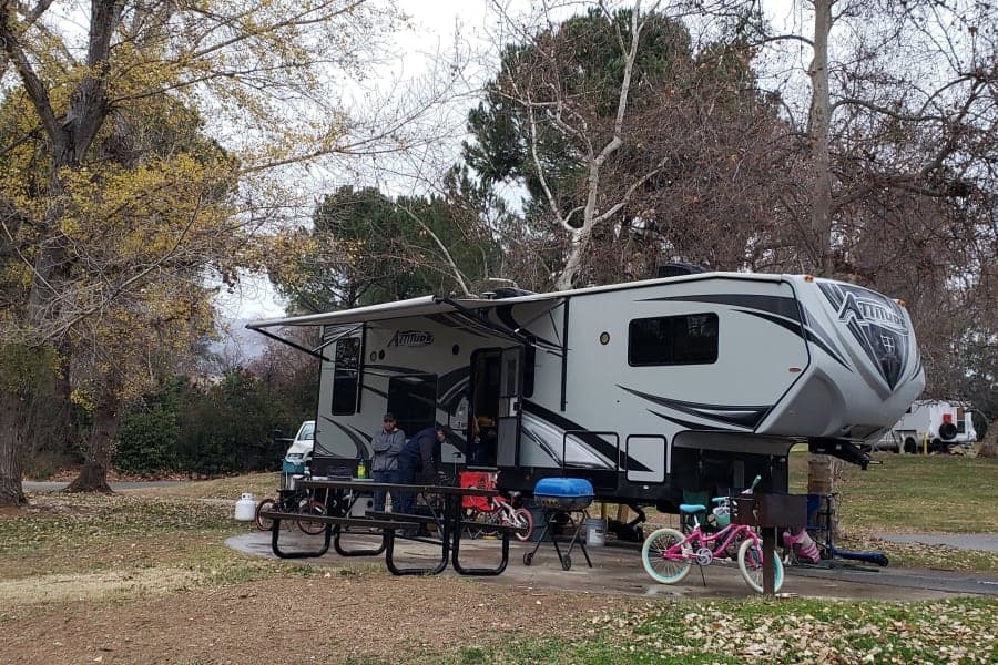 2018 5th Wheel Toy hauler Fifth-Wheel RV rental in Palm Springs California — exterior