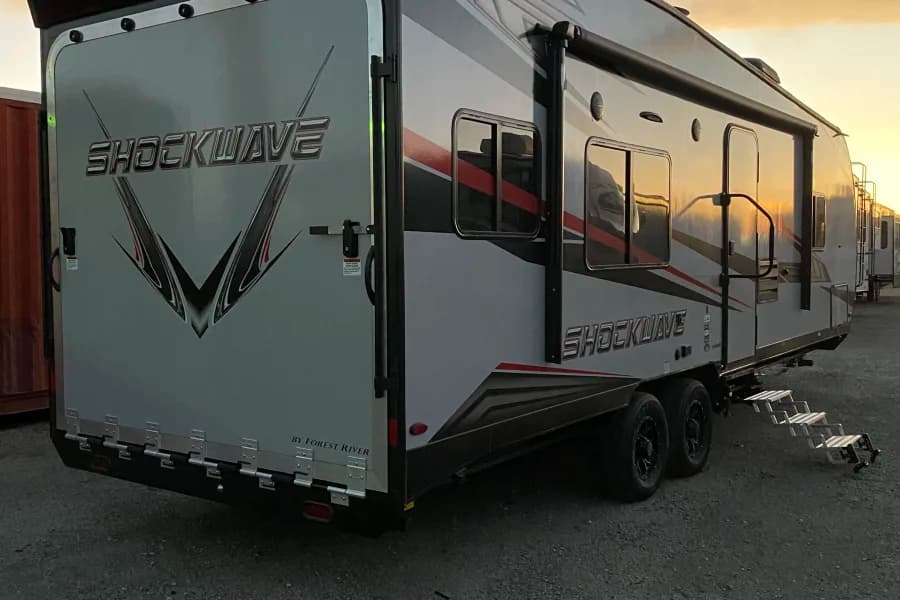 2021 FOREST RIVER SHOCKWAVE MX 25rqmx Sleeps 8! "Veteran discount avail." Fifth-Wheel RV rental in Palm Springs California — exterior